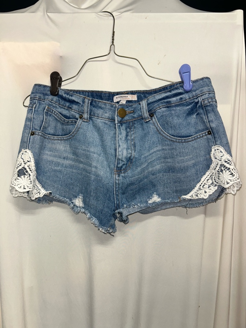 Blu Pepper Vintage Crochet Lace Trim Distressed Denim Shorts L